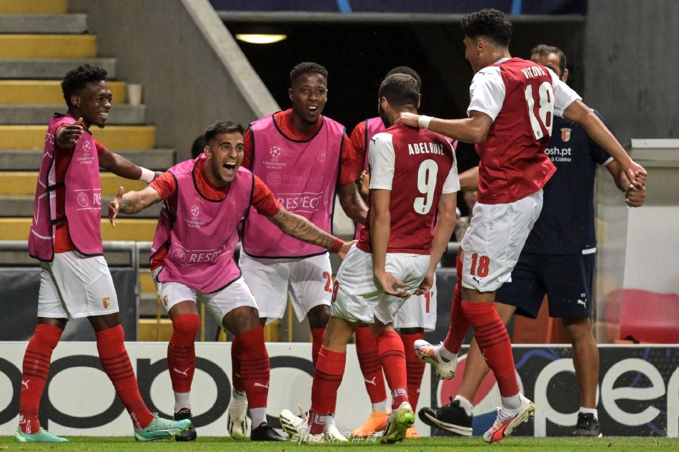 后紧追不舍 后紧追不舍