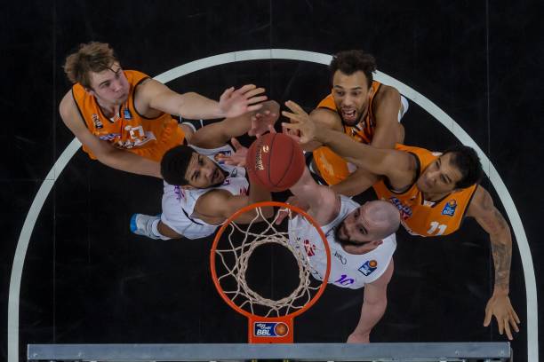 率领多米尼 率领多米尼